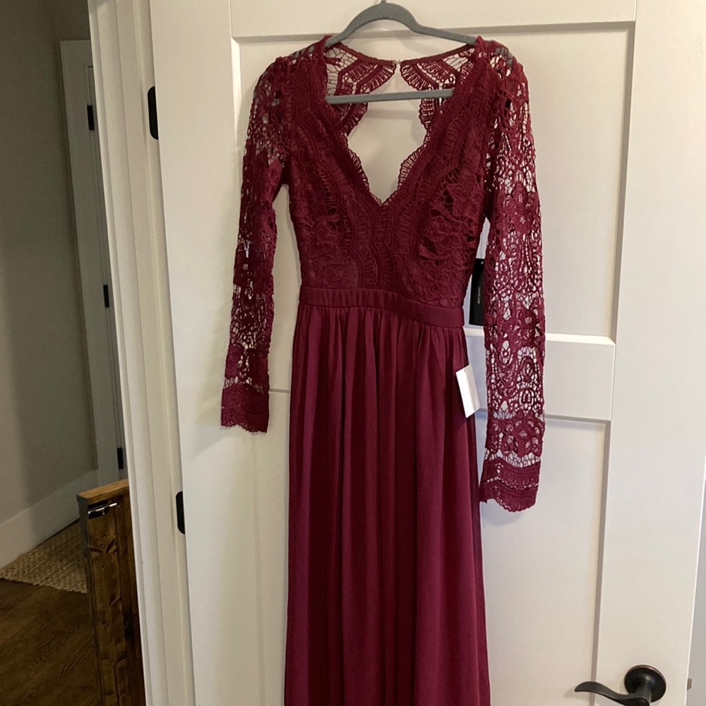 NWT Gorgeous burgundy dress- long, open back and lace sleeves